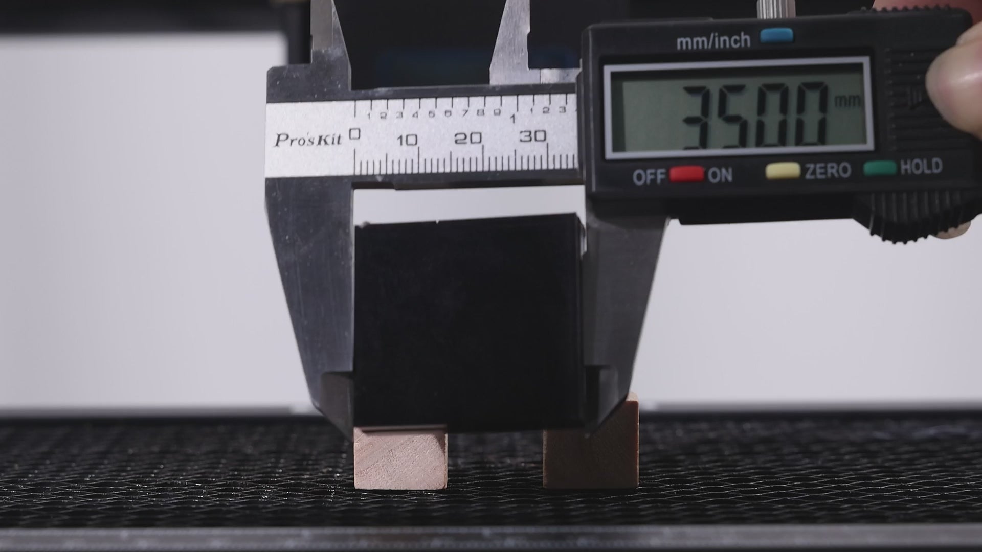 Load video: Longer RAY5 5W/10W/20W Laser Engraving &amp; Cutting Machine